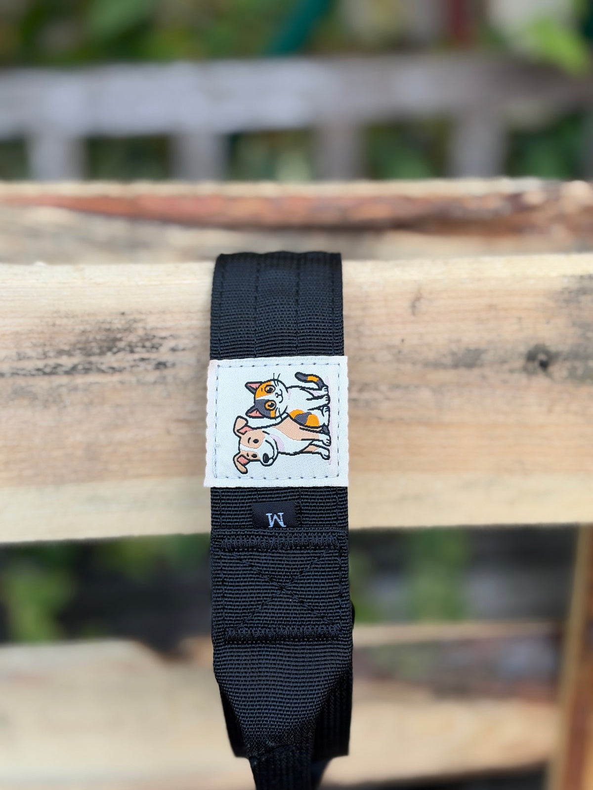 Robustes Nylon-Aluminium-Halsband mit dem Original Paw Lounge Logo (M/L)
